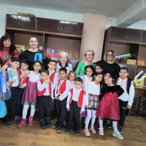 Честит празник на всички дами!