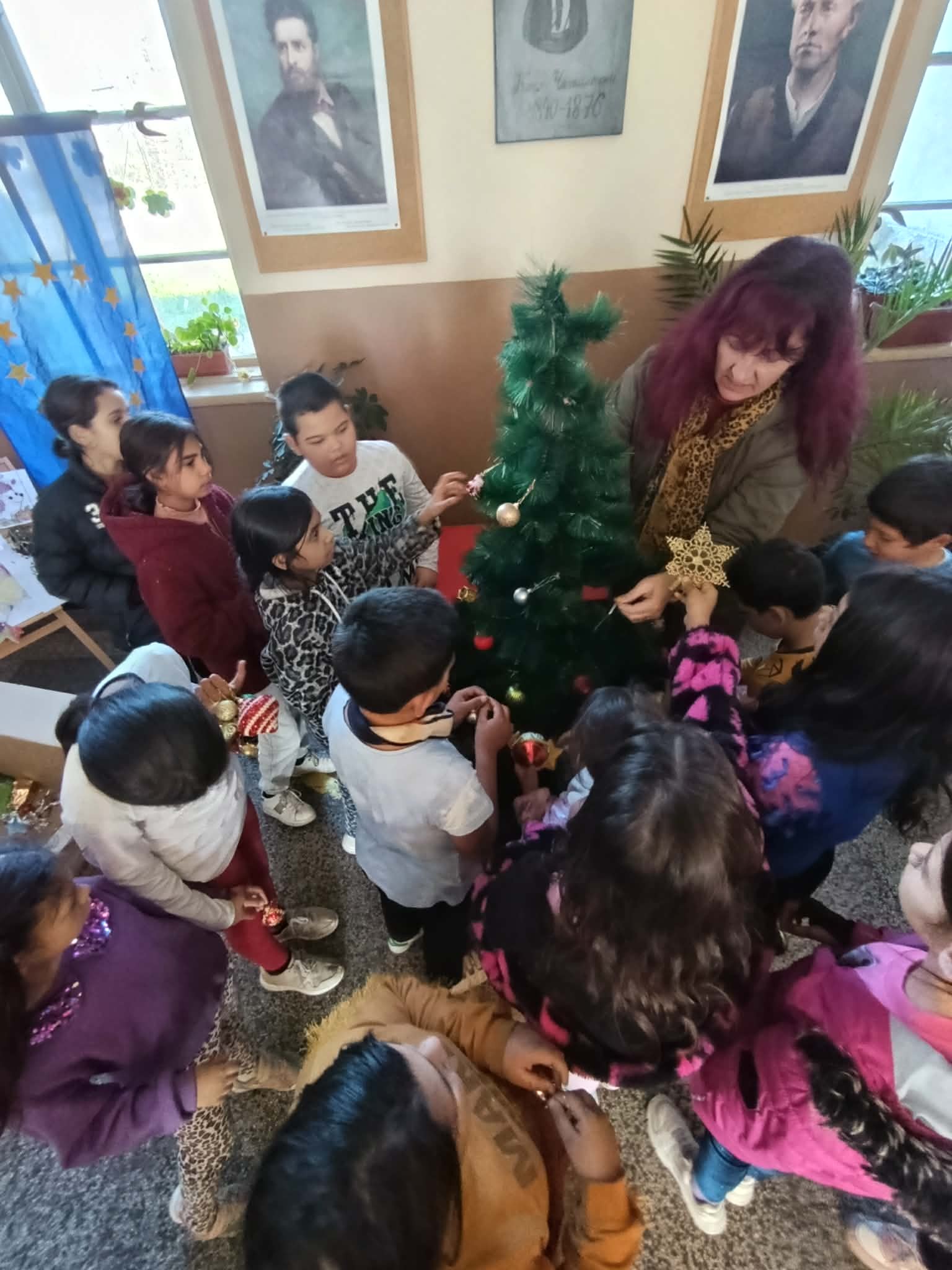 Грейна коледната елха и затуптяха детските сърца!